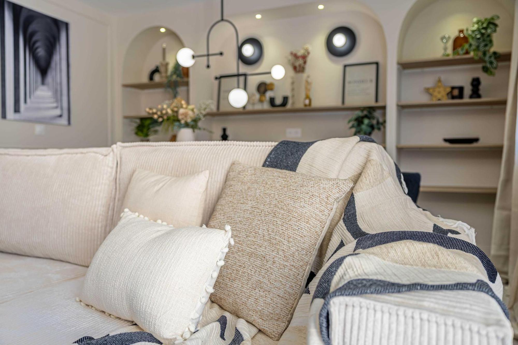 Beautiful Haussmannian - South Balcony Apartment