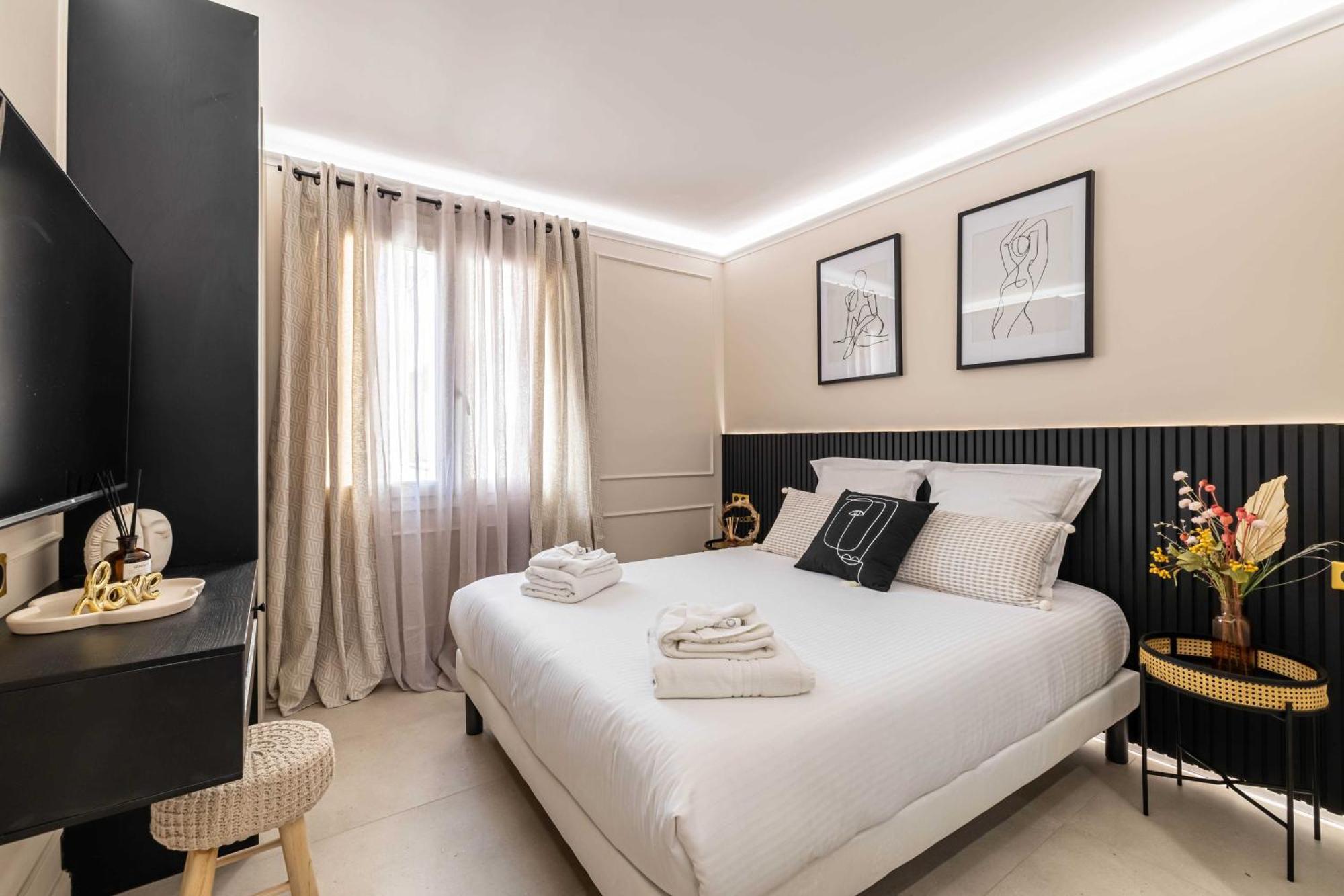 Apartment Beautiful Haussmannian - South Balcony