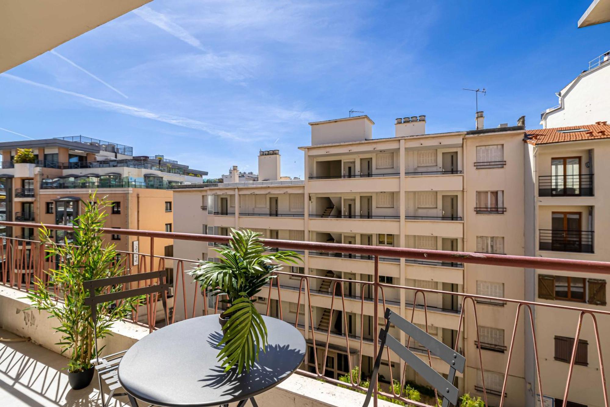 Apartment Beautiful Haussmannian - South Balcony