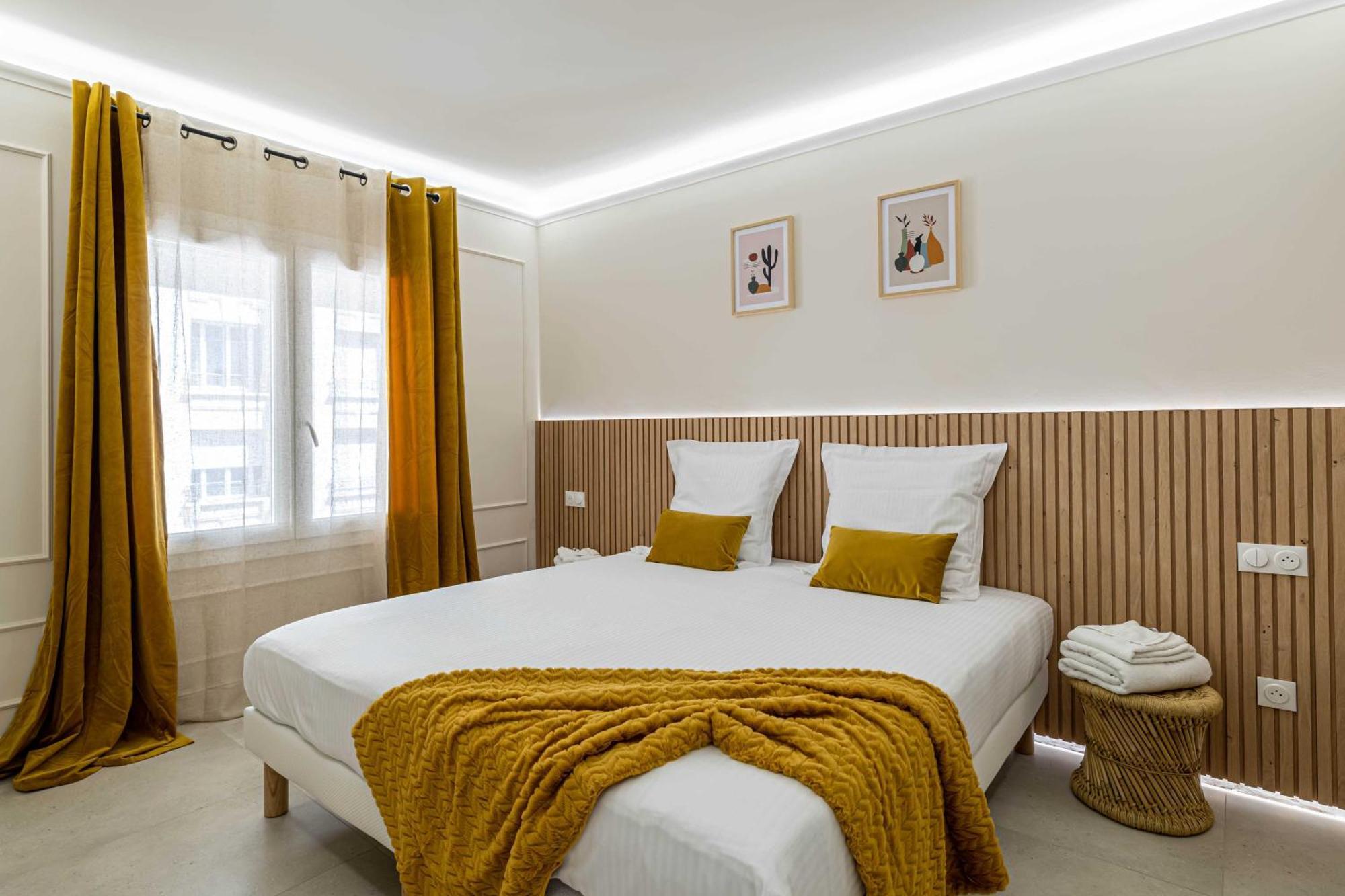 Beautiful Haussmannian - South Balcony * Cannes